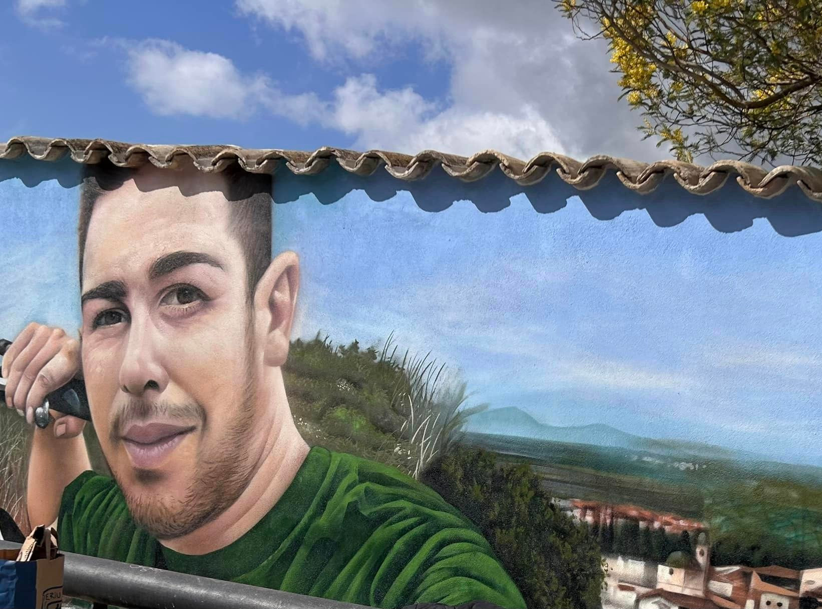 Il ricordo eterno di Daniele Picciau, morto nello schianto sulla 387: un murale a Dolianova