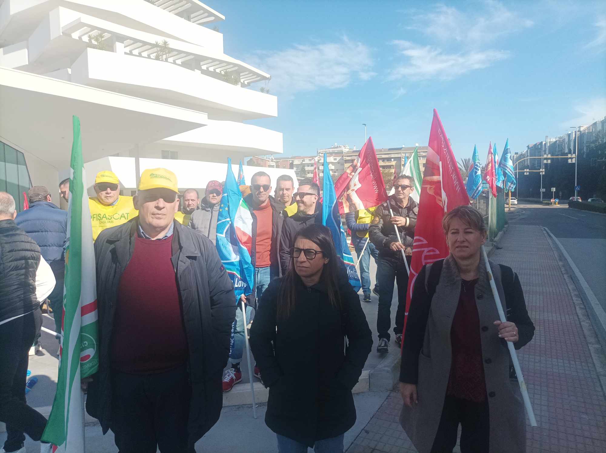 Cagliari, decine di magazzinieri dell’Iperpan in bilico: “Orari e paghe ridotte senza più contratti indeterminati”