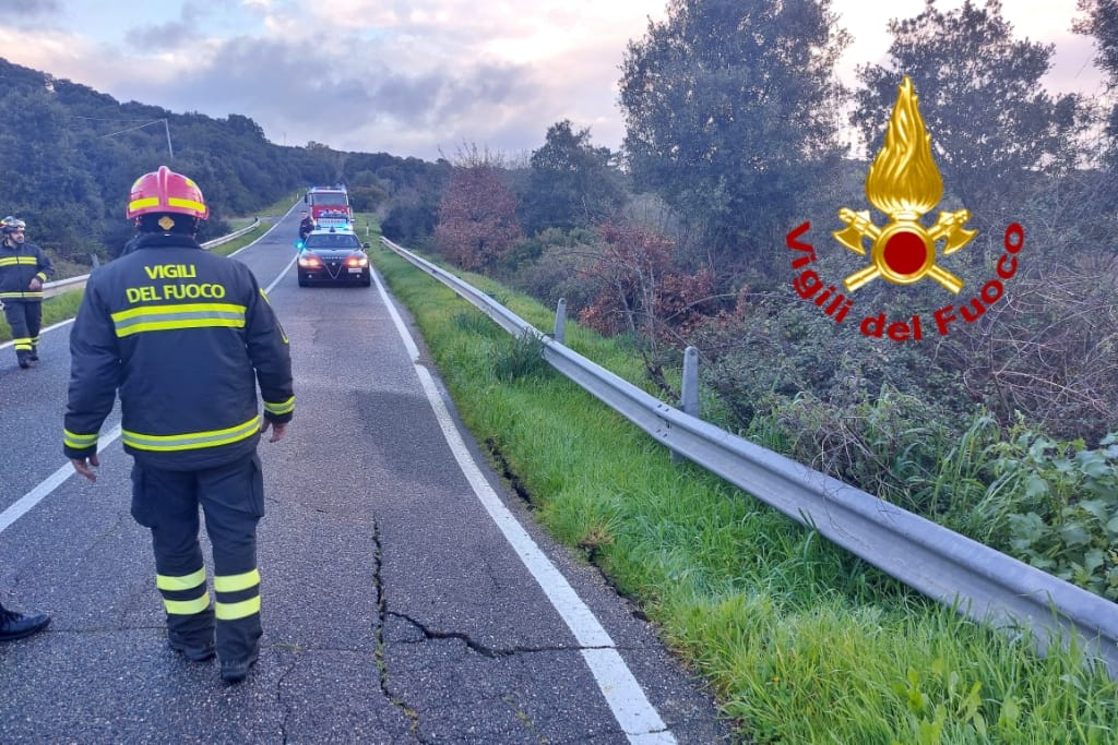Frane e cedimenti, il terreno sprofonda: sbarrata la strada tra Busachi e Samugheo
