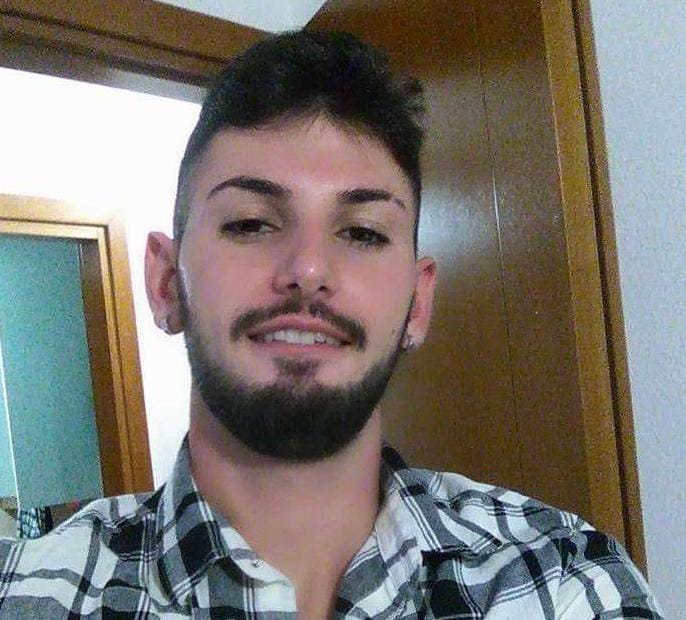 Muore nello schianto in moto dopo la serata con gli amici, Villasimius sotto choc per Alessio Cireddu