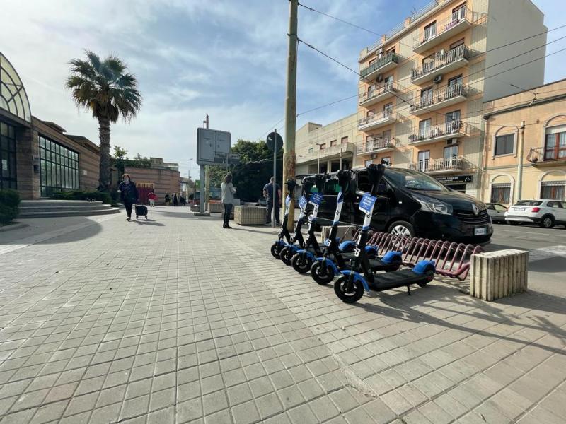 Il lento flop dei monopattini a Quartu, ne restano solo 80: “Progetteremo un servizio più stabile”