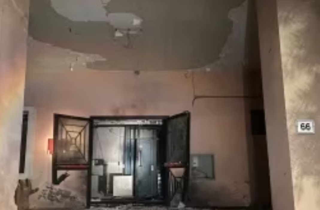 Terrore a Ottana, una bomba da 4 chili esplode davanti al Comune: “Un fulmine a ciel sereno”