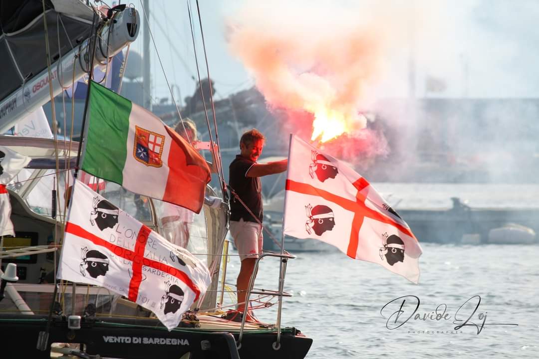 Andrea Mura nella leggenda: il giro del mondo da solitario battendo ogni tempesta, ed è terzo posto