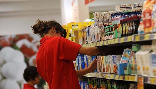 Cagliari, la guerra di commessi e cassiere: “Contratti non rinnovati e non vogliamo lavorare a Pasqua e Pasquetta”