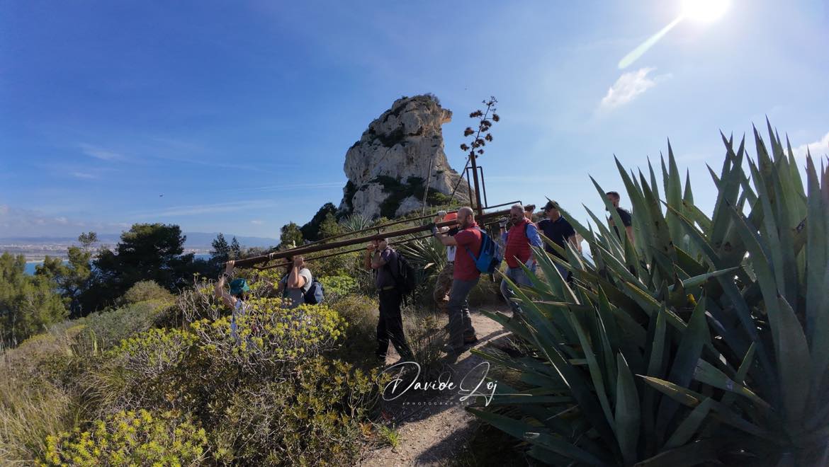 Ecco a voi la croce della Sella del Diavolo che dominava il Golfo degli Angeli: recuperata dai volontari