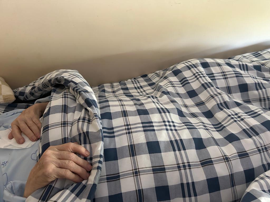 A 93 anni senza i panni gratuiti a Cagliari: “Giorni interi senza nessuna risposta al telefono dalla Santex”