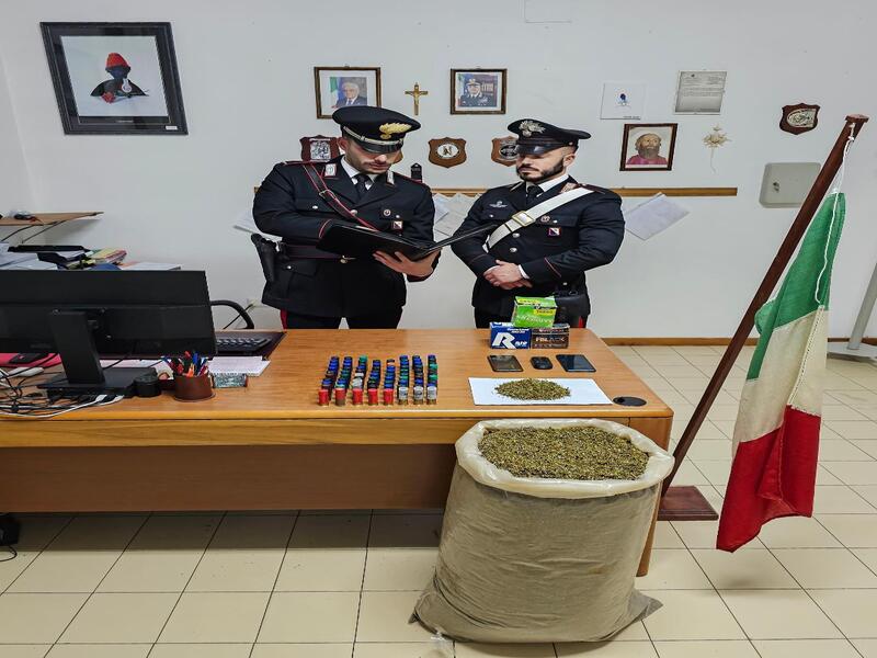 Decine di cartucce e 15 chili di marijuana nell’ovile, arrestati 3 allevatori di Desulo