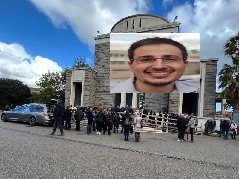 Ucciso da un rumeno ubriaco, a Cagliari lo straziante addio al medico 37enne Luca Furcas