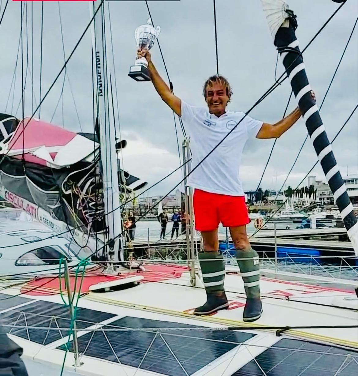 Andrea Mura sale sul podio della Global Solo Challenge 2023/24: onore al gigante dello sport sardo