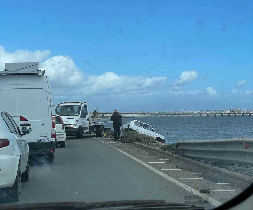Ore da incubo sulle strade del Cagliaritano: centauro 67enne investito e auto fuori strada sulla 195