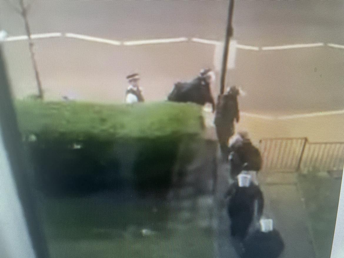 Antonella, donna sarda 40enne minacciata con un coltello sul viso in un palazzo a Londra: “Adesso è terrorizzata”