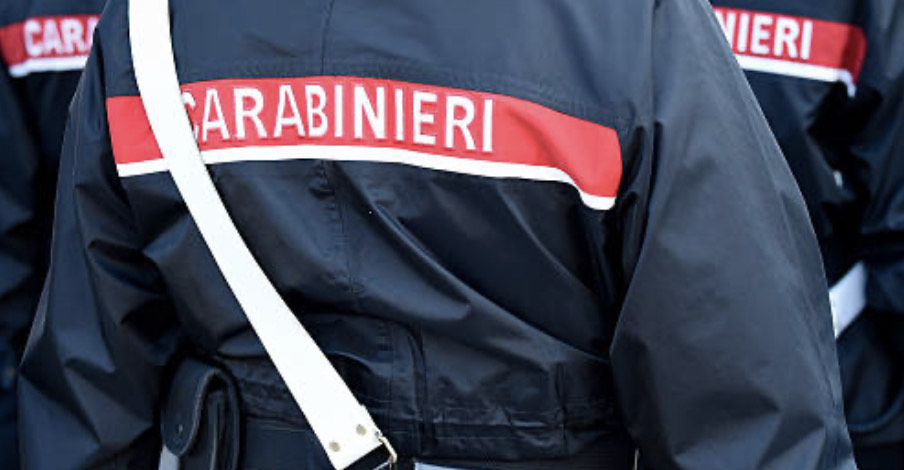 Ventunenne picchia la fidanzata, la madre chiama i carabinieri e lo fa arrestare 