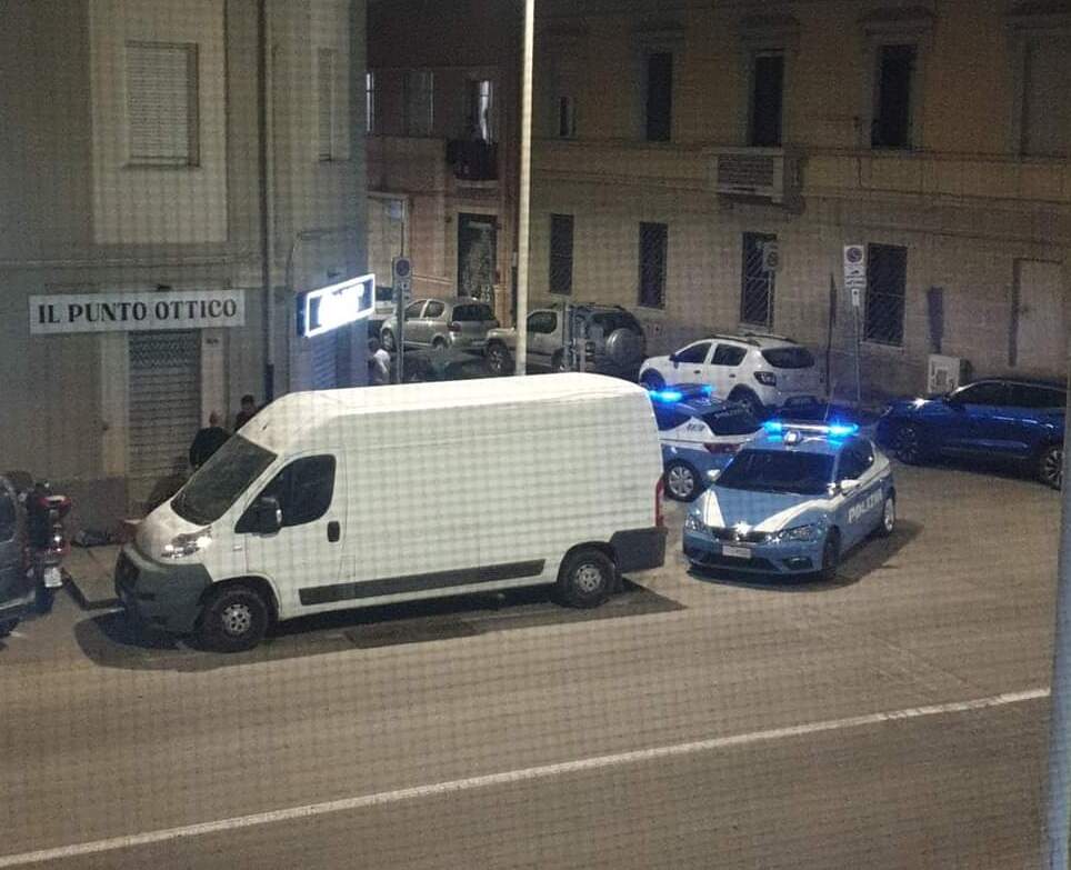 Cagliari, sorpreso a rubare dalle auto a Sant’Avendrace: “Il ladro sta nuovamente girando nel rione”