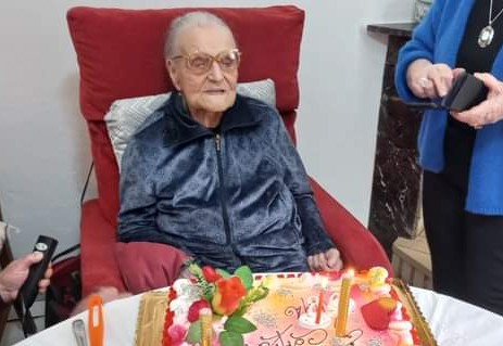 Laconi, 106 candeline sulla torta di Antonia Fulghesu