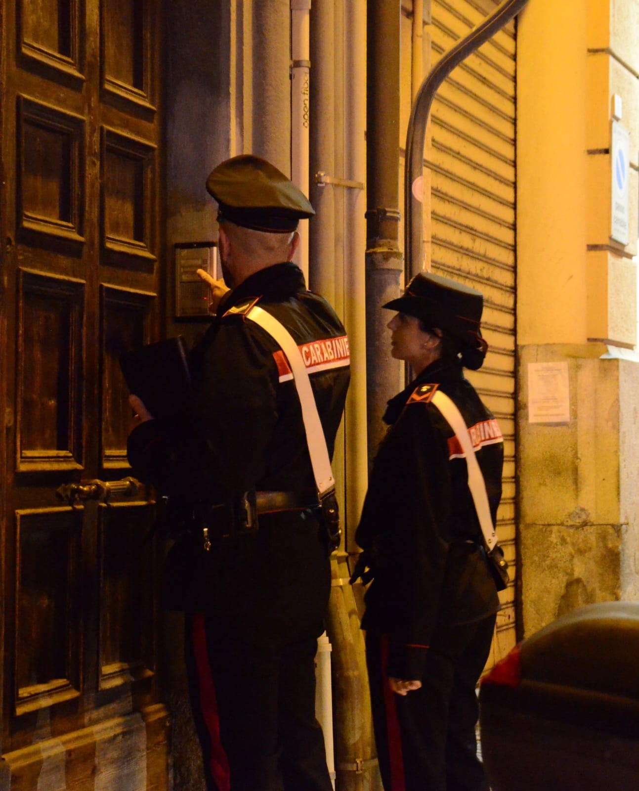 Approfitta dell’assenza dei genitori per spacciare in casa, 20enne arrestato ad Assemini