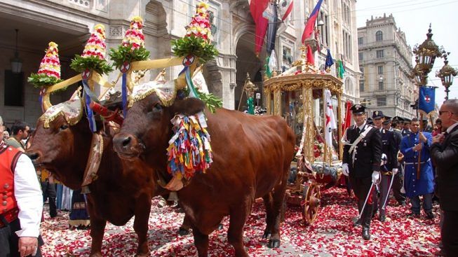 Cagliari, il Comune rinuncia alle tribune: tutti in piedi per Sant’Efisio