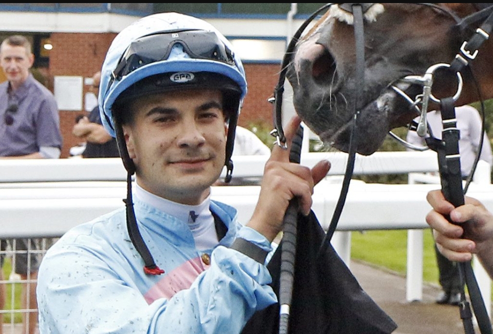 Addio a Stefano Cherchi, il fantino sardo 23enne è morto dopo quindici giorni di agonia