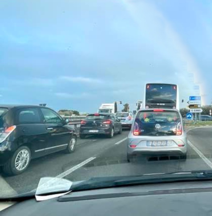 Incidente a catena sulla Ss 130 a Elmas, coinvolte anche tre suore: 5 feriti