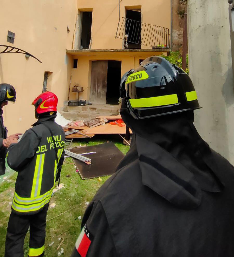 Esplode una palazzina a Laconi per una fuga di gas, due persone estratte dalle macerie e portate in codice rosso in ospedale