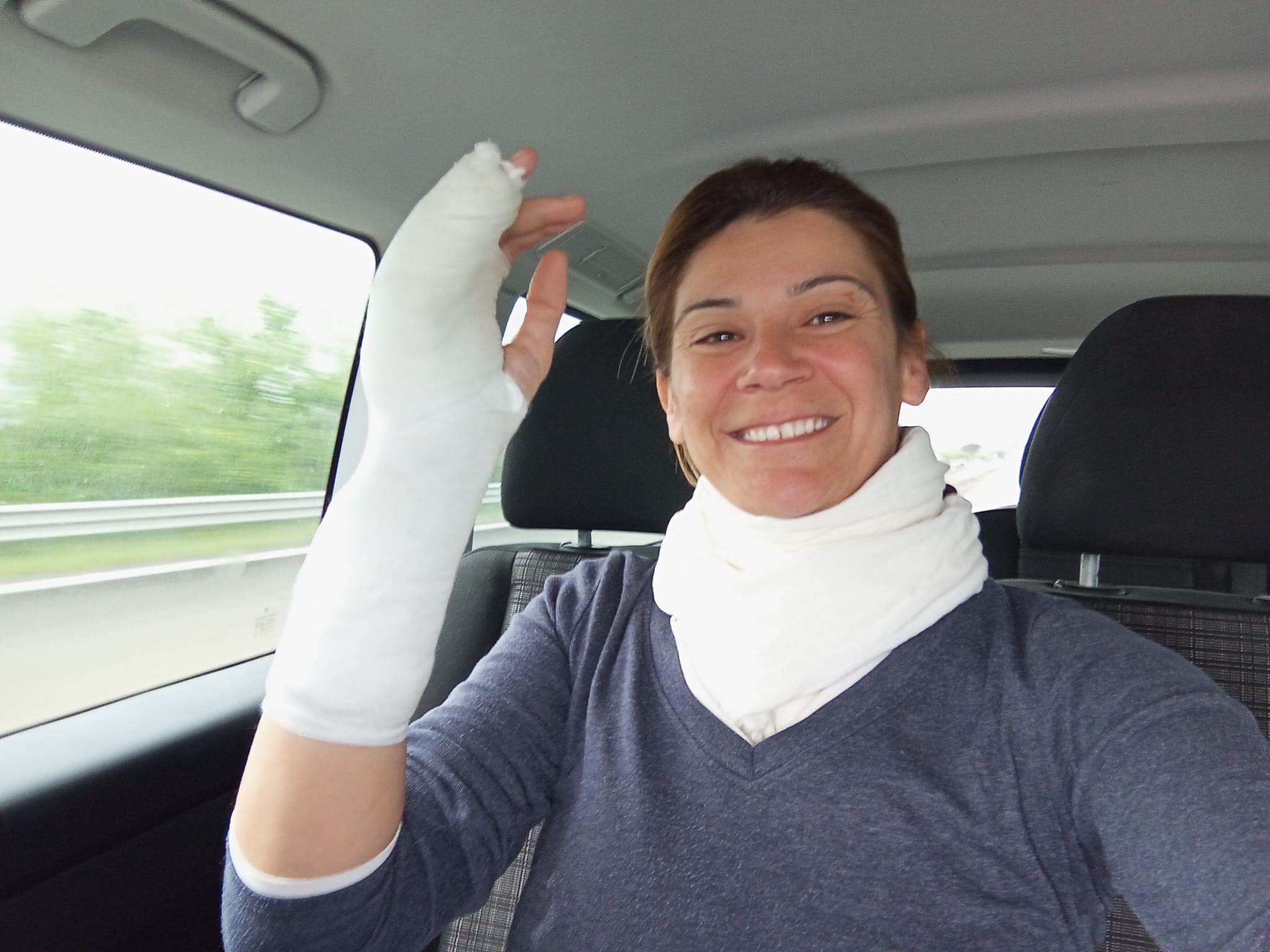 Cagliari, frattura e collare per Ornella, la rider colpita con una sportellata: “E con i cantieri il nostro lavoro è un incubo”