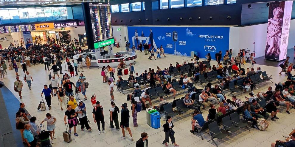 Dai voli choc alla benzina record: arriva la maxi stangata sui ponti di primavera