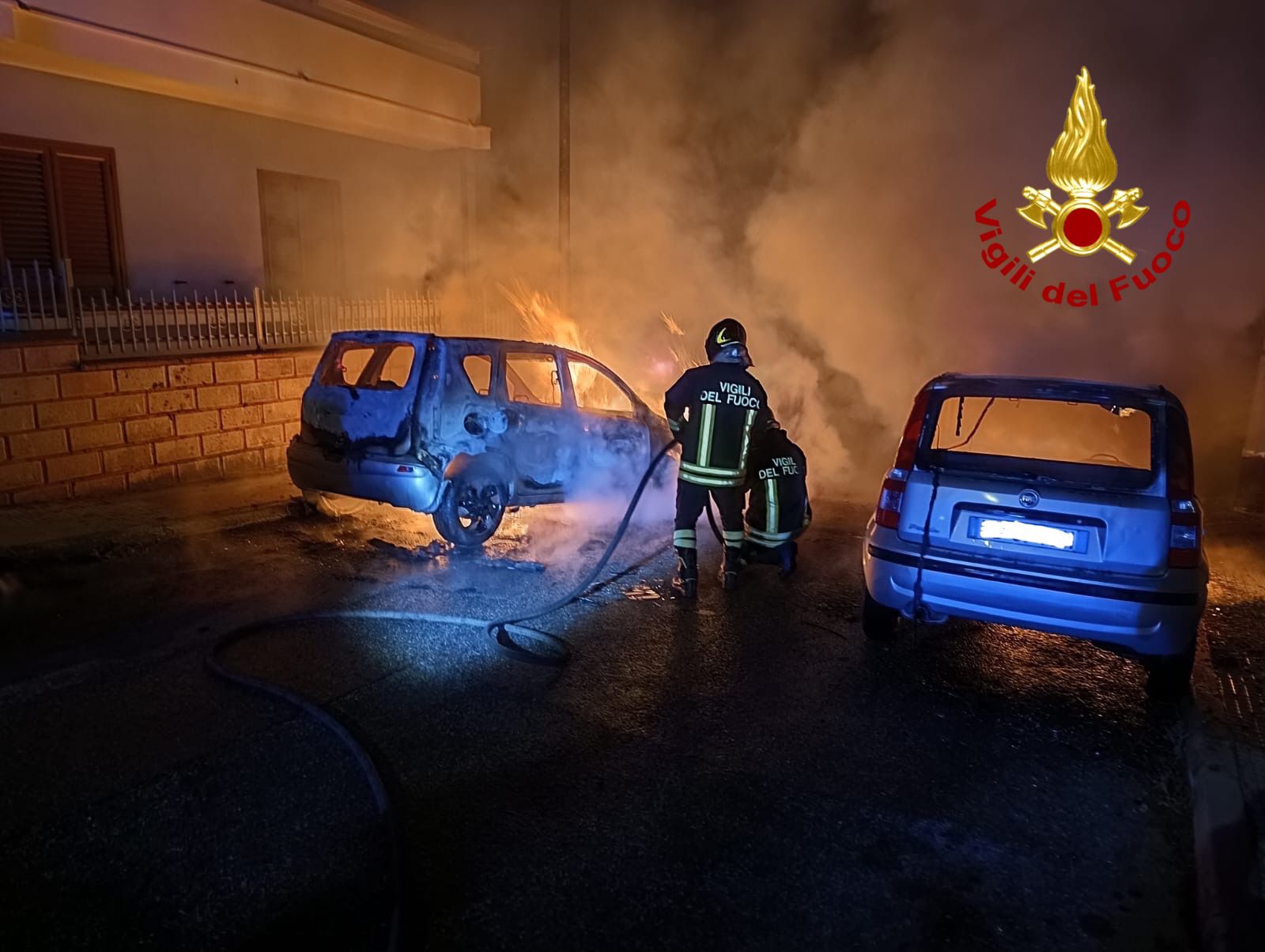 Nuoro, due auto della stessa proprietaria incendiate nella notte