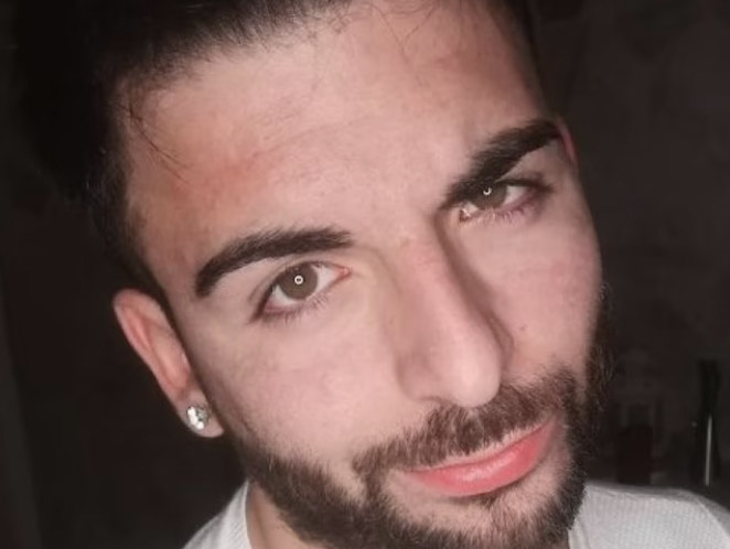 Antonio, cerca di liberare una donna bloccata in ascensore ma resta schiacciato e muore a 31 anni