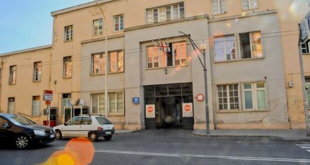Si sente male durante una partita a Cagliari, 22enne ricoverato al Santissima Trinità per meningite
