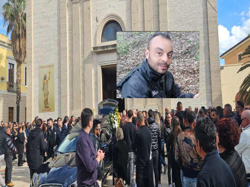 Sinnai dice addio a Maurizio Frigau, morto carbonizzato nell’auto finita fuori strada: “In paradiso serviva il muratore più bravo”