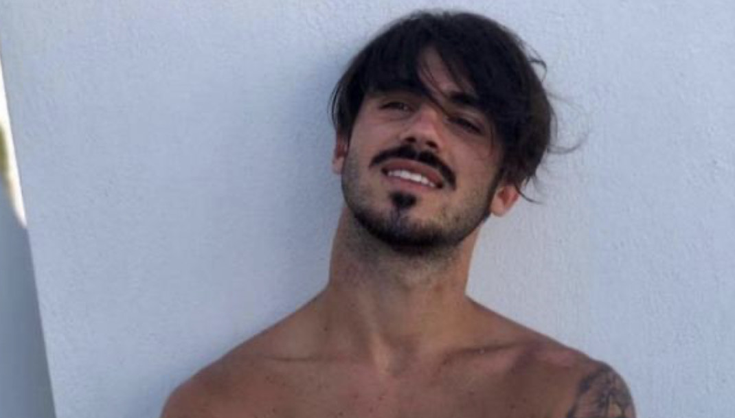 Il calciatore 26 enne Mattia Giani muore per un infarto: il malore poco dopo l’inizio della partita