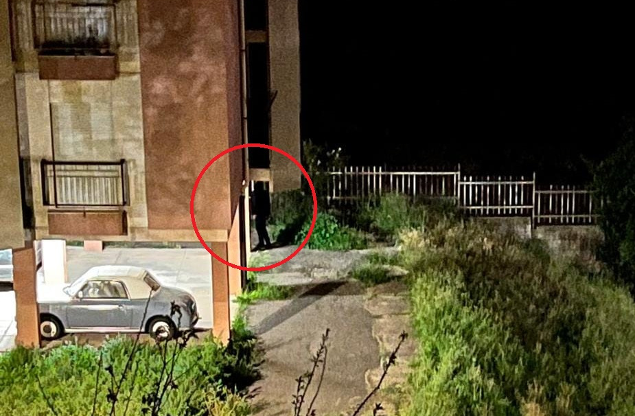 Cagliari, paura nel cuore di Mulinu Becciu: “Il maniaco incappucciato tra i palazzi di via il Perugino”