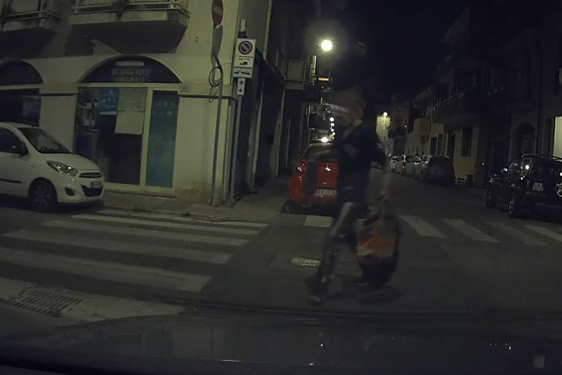 Cagliari, ladro seriale svaligia le auto a Pirri: “E non può risarcire i danni perchè è nullatenente”