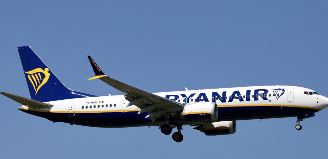 Dramma sul volo Torino-Lamezia Terme:  un ragazzo di 35 anni muore per un infarto