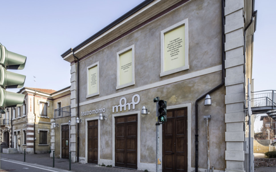 Il dramma di Mattia: impresario di 45 anni cade dal tetto del teatro dove sta lavorando e muore