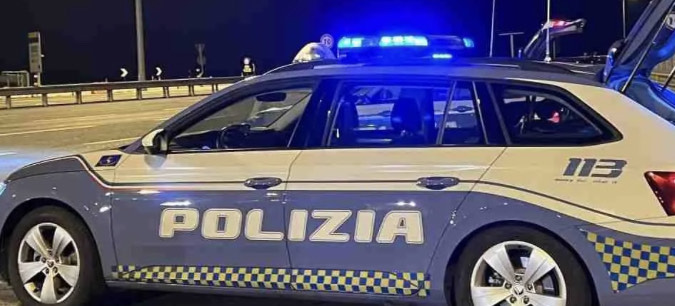 La polizia lo ferma per un controllo e scopre che è ricercato per femminicidio