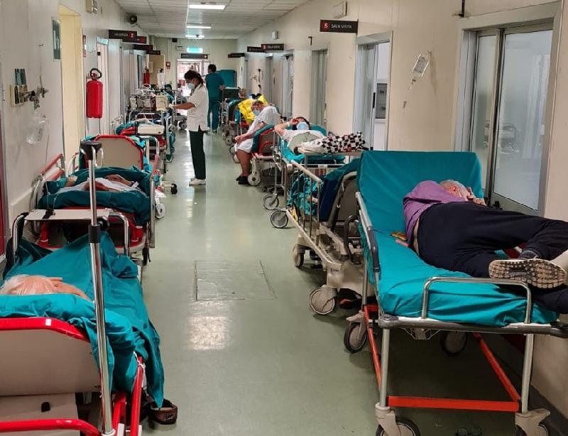 Più spese meno servizi, la sanità in Sardegna è un disastro: e in pronto soccorso 31 ore di attesa prima del ricovero