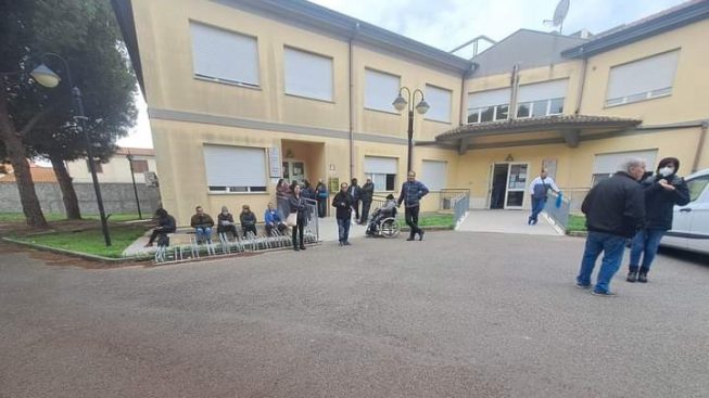 Serramanna, file e caos all’ambulatorio della guardia medica: arriva il vigilante