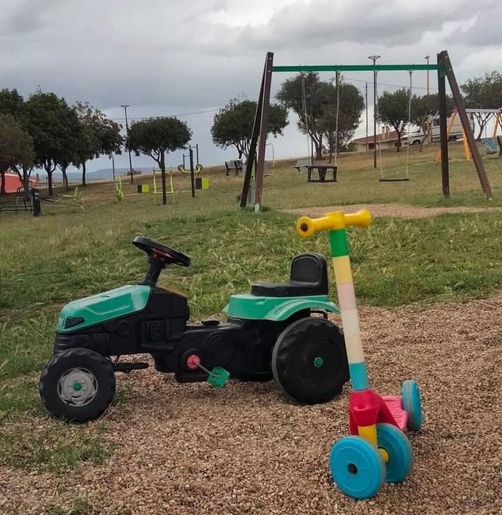 Ussana, il parco giochi comunale arricchito con altri passatempi donati dalle mamme