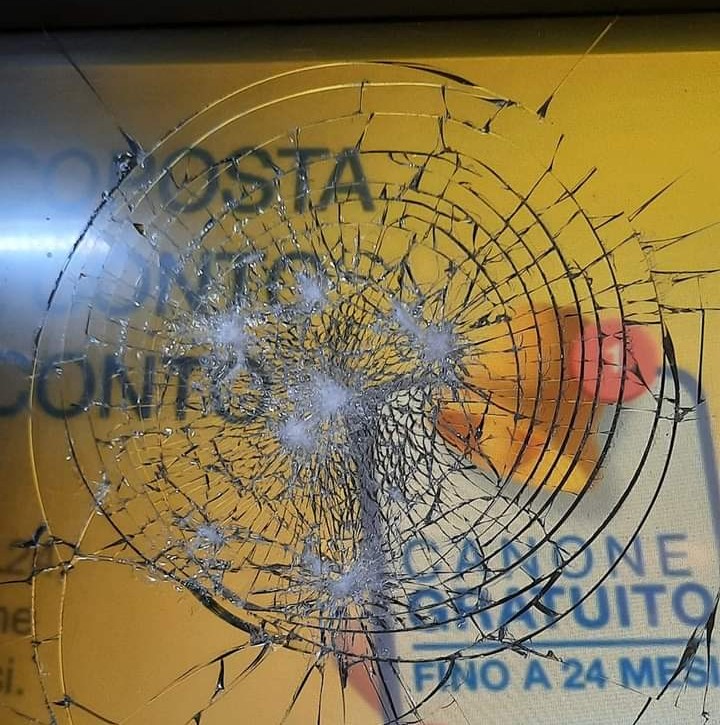 Capoterra, il postamat dell’ufficio postale preso di mira dai vandali