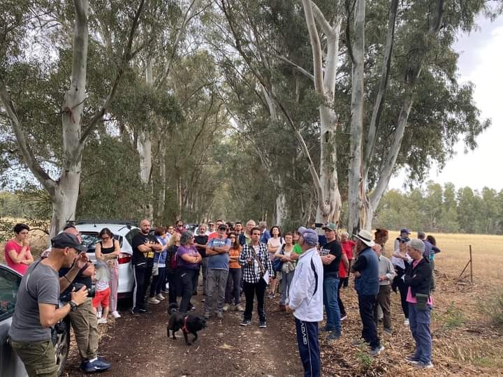 Uta, boom di partecipanti alla passeggiata di gruppo in difesa del territorio