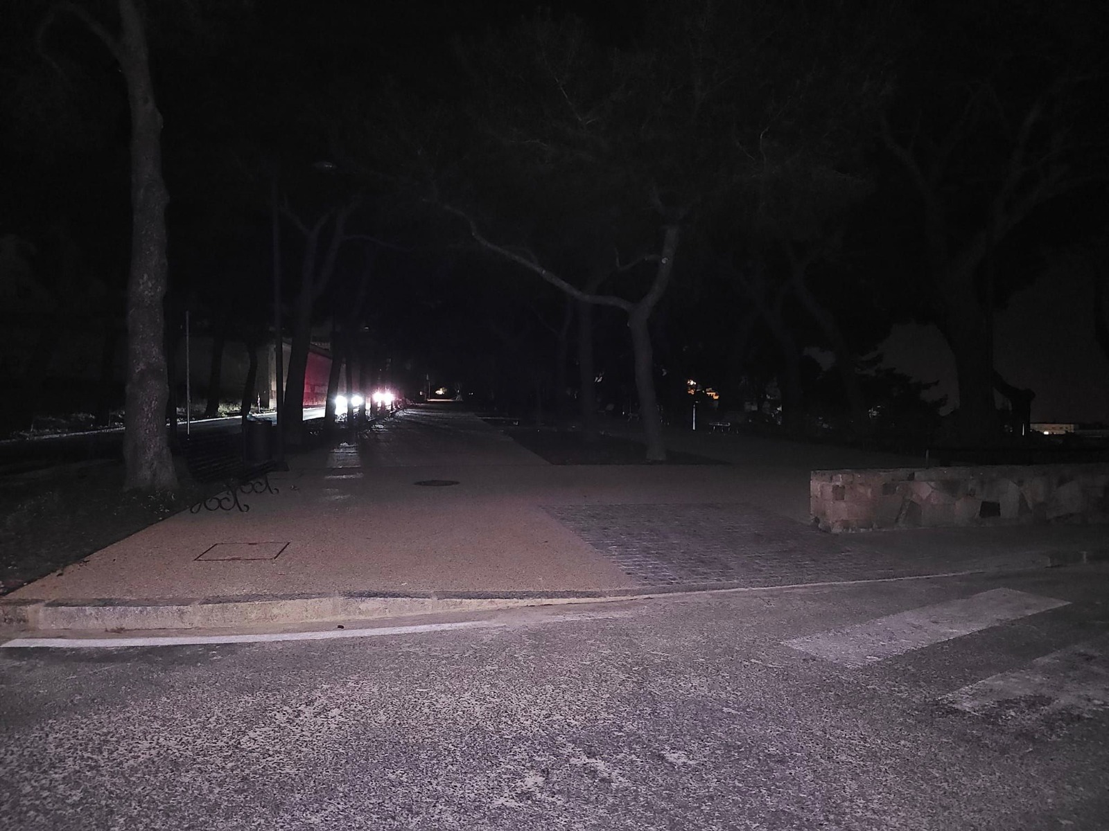 Cagliari, San Michele e viale Buoncammino al buio: “Alto rischio di incidenti e scippi”