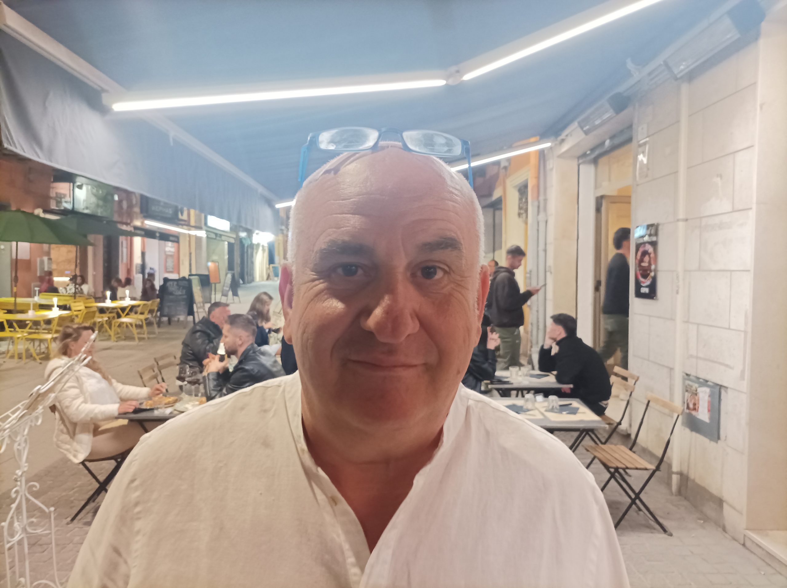 Estate alle porte e a Cagliari camerieri fantasma: “Vanno nelle grandi strutture per stipendi quasi identici”