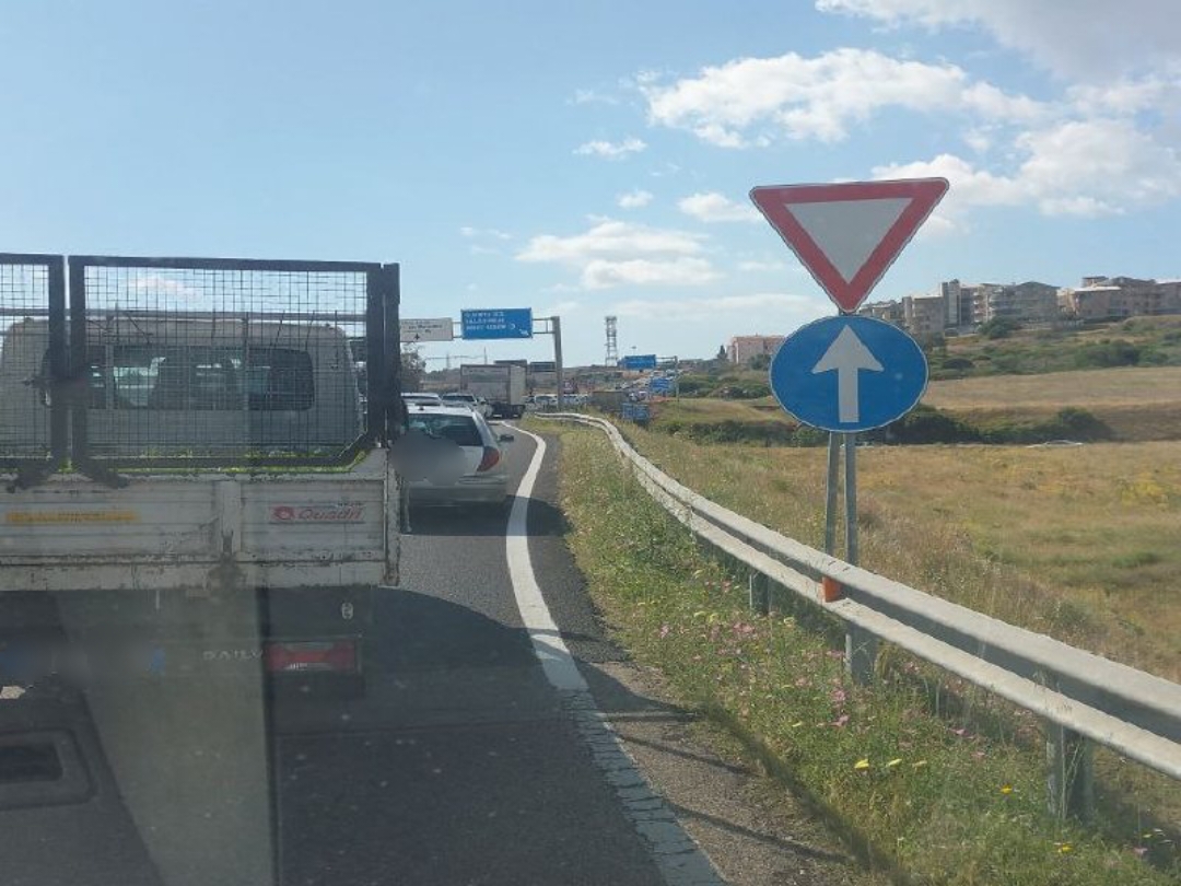 Mattinata da incubo sulla Ss 130, due incidenti: code lunghissime per arrivare a Cagliari