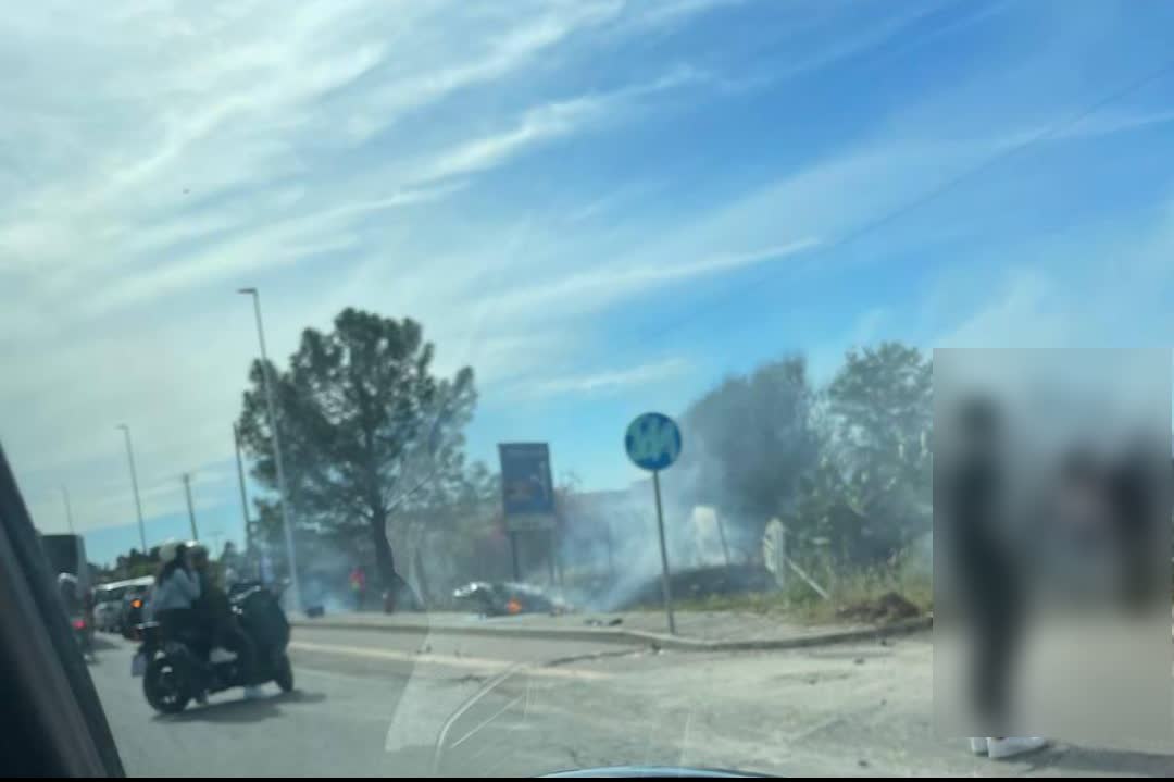 Vola fuori strada con la moto e sbatte contro muretto e lampione a Quartu, Nicola Perra muore a 22 anni