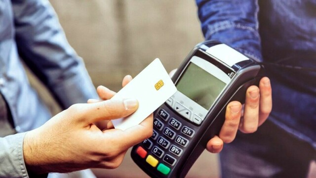 Cagliari, rubano le carte bancomat e comprano 22 pacchetti di sigarette: nei guai 2 pregiudicati