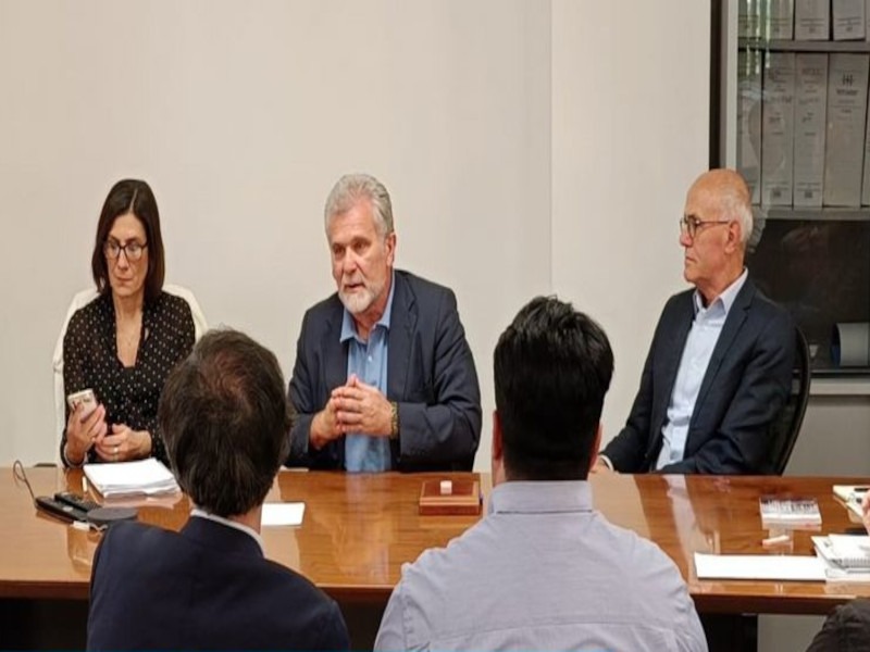 Carenza di medici negli ospedali, l’idea di Bartolazzi: “In Sardegna specializzandi da tutta Italia”