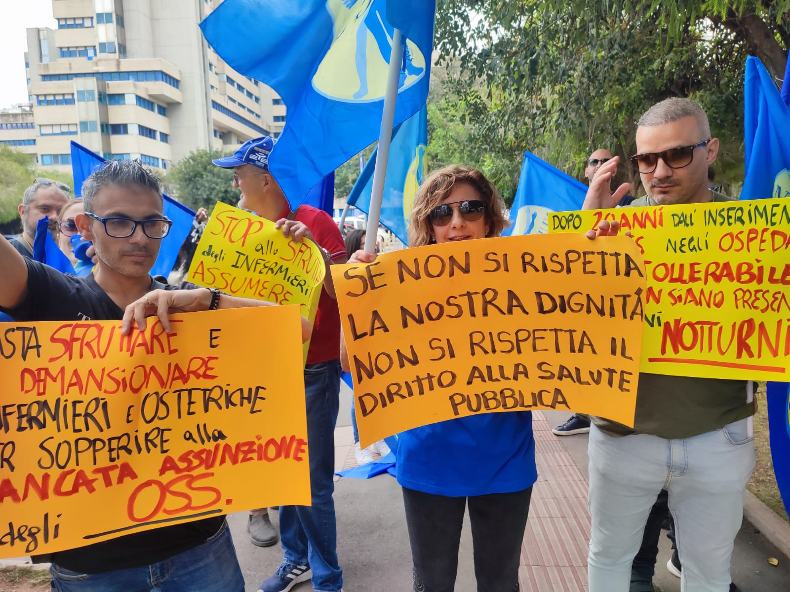 Gli infermieri del Brotzu in trincea: “Continueremo a protestare, vanno assunti subito 400 Oss”