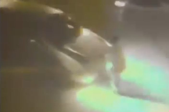 Non vogliono pagare 109 euro in 4 al sushi, tentano di investire con l’auto il titolare