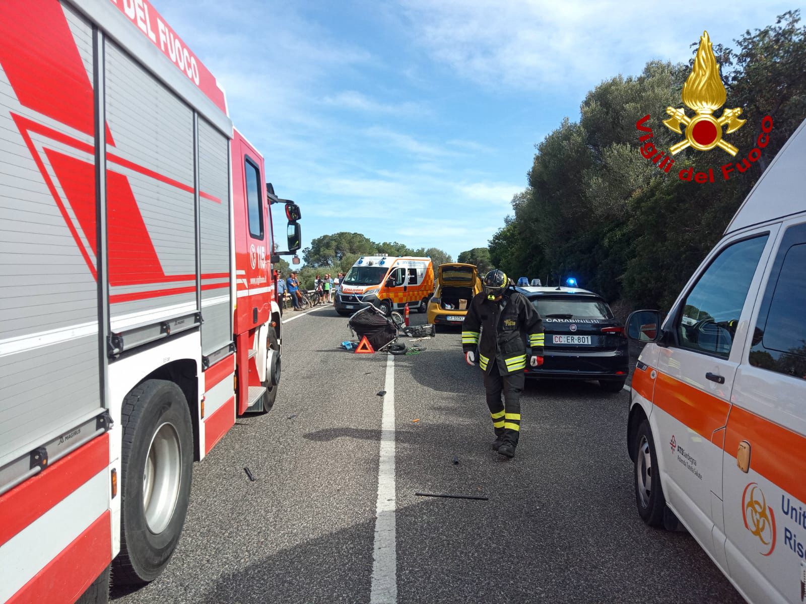 Con l’auto travolge un’intera famiglia in bicicletta: bimbo di 3 anni ricoverato al Brotzu