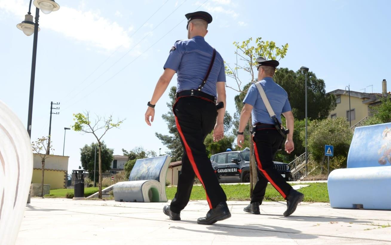 Botte al padre adottivo, ricettazione e rapina: arrestato 20enne a Cagliari